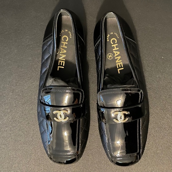 NEW CHANEL LOGO PATENT LEATHER CLASSIC QUILTED LOAFERS MOCCASINS - Picture 1 of 8